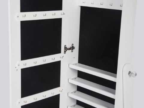 Sihirli Ayna ve Taki Dolabi